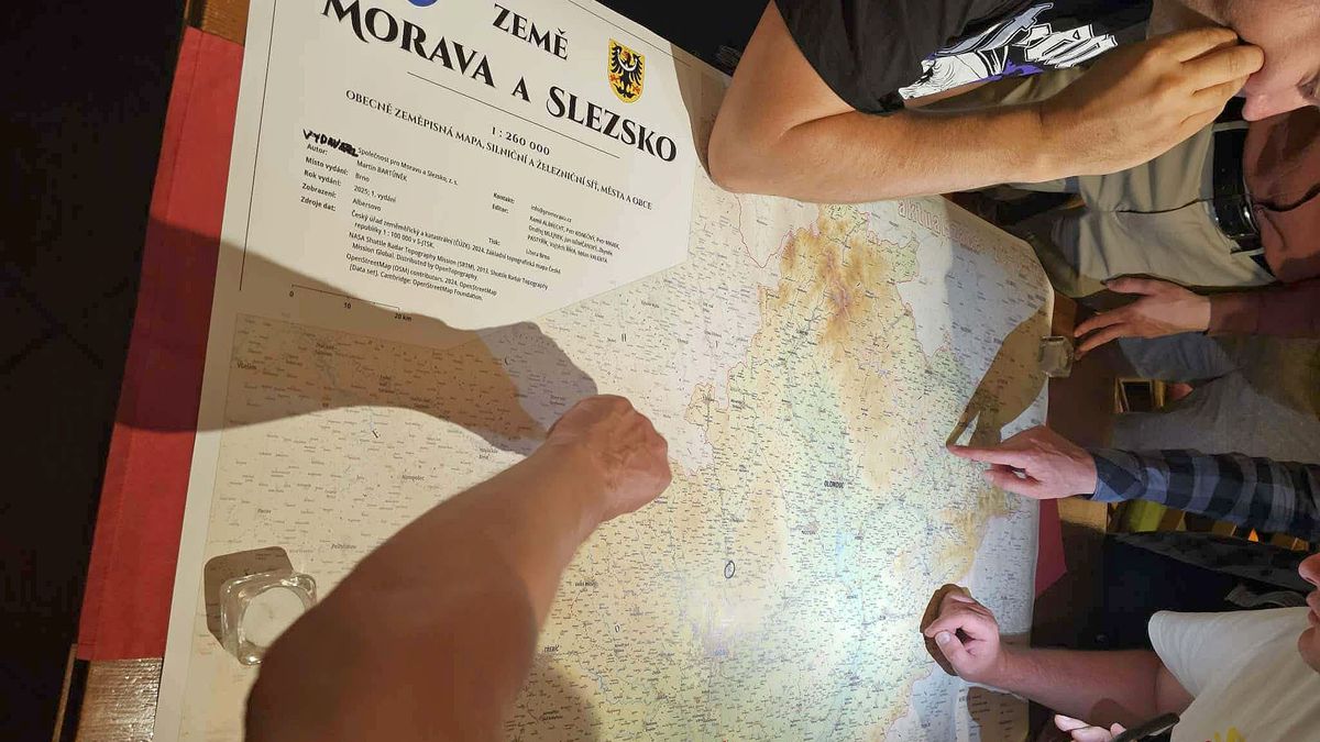 Po sto letech vyšla nová velkoformátová mapa Moravy a Slezska
